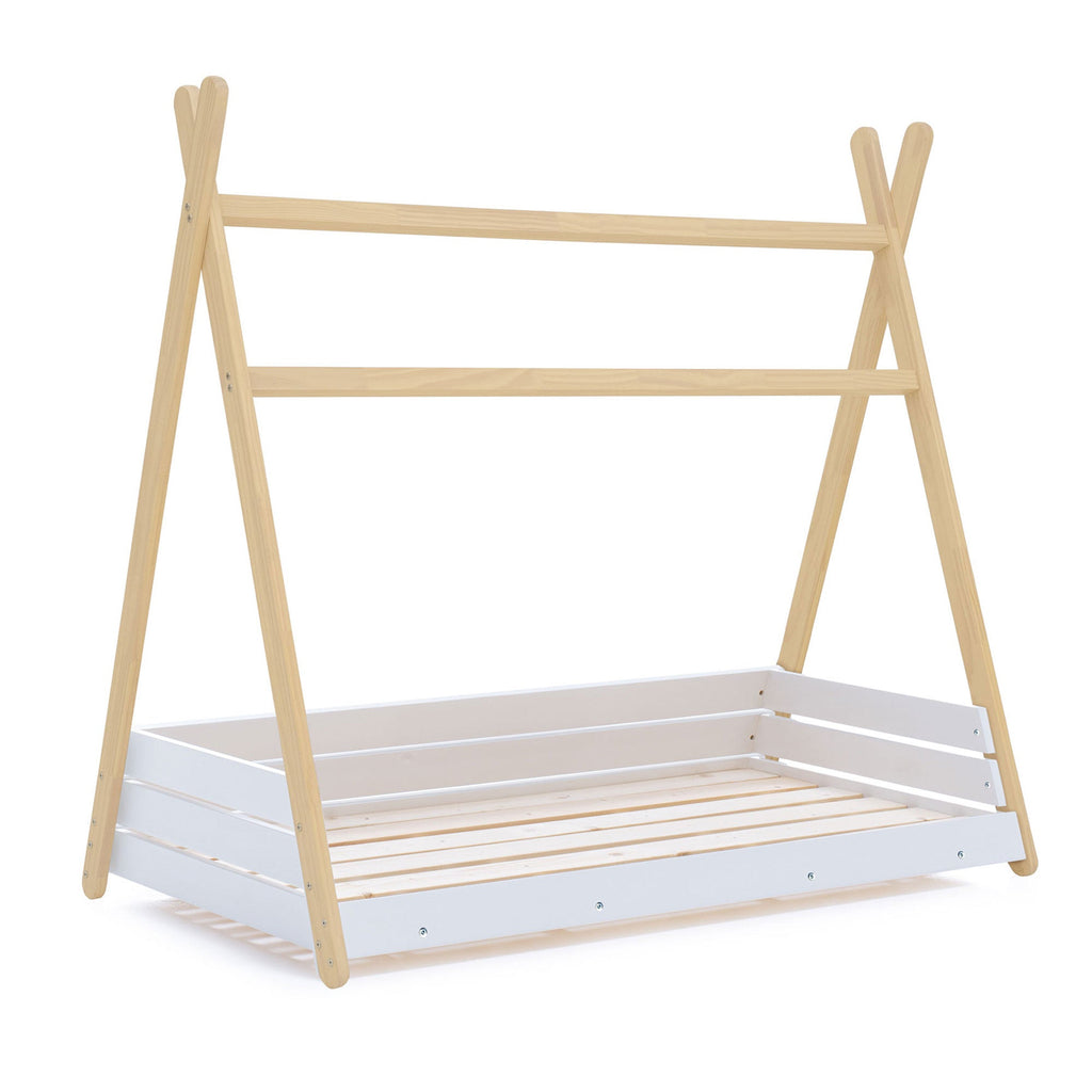 Estructura de cama infantil Montessori con forma de cabaña en madera y blanco