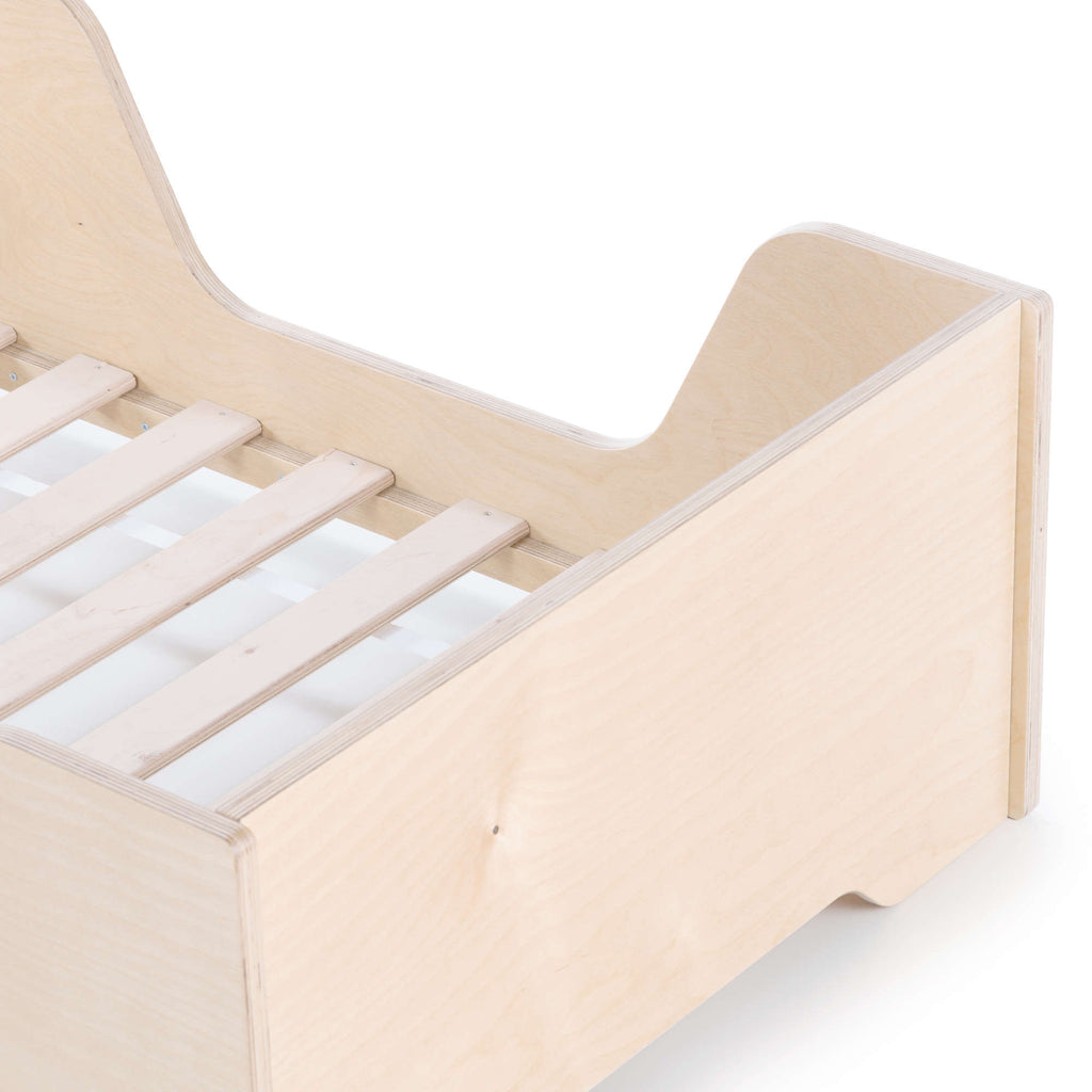 Estructura de madera natural para camita montessori